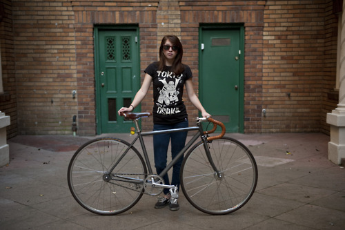 tokyo_to_osaka_shirt_girl